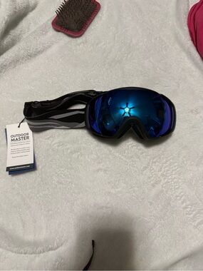 Outdoor Master Men’s Ski Goggles with Blue Mirrored Lens